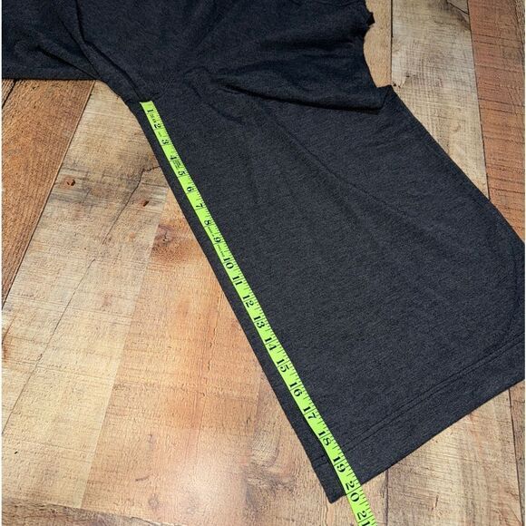 Lululemon Hello Sunday Crop
Heathered Mod Black! EUC size 10 - Picture 14 of 14